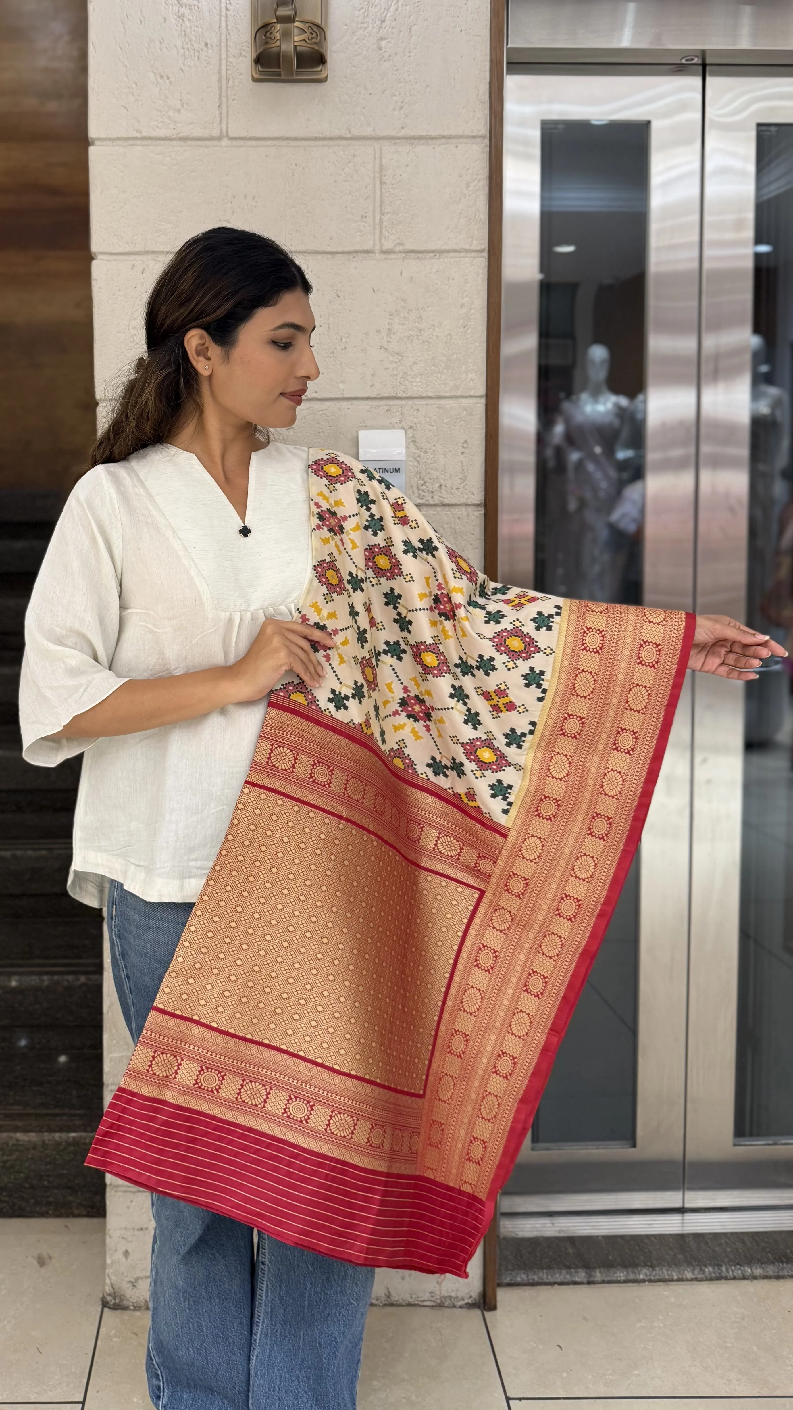 Royal Maroon Chowkdi Bhat Patola Saree with Phool Motifs – Double Ikat Inspired Weaving - Image 3