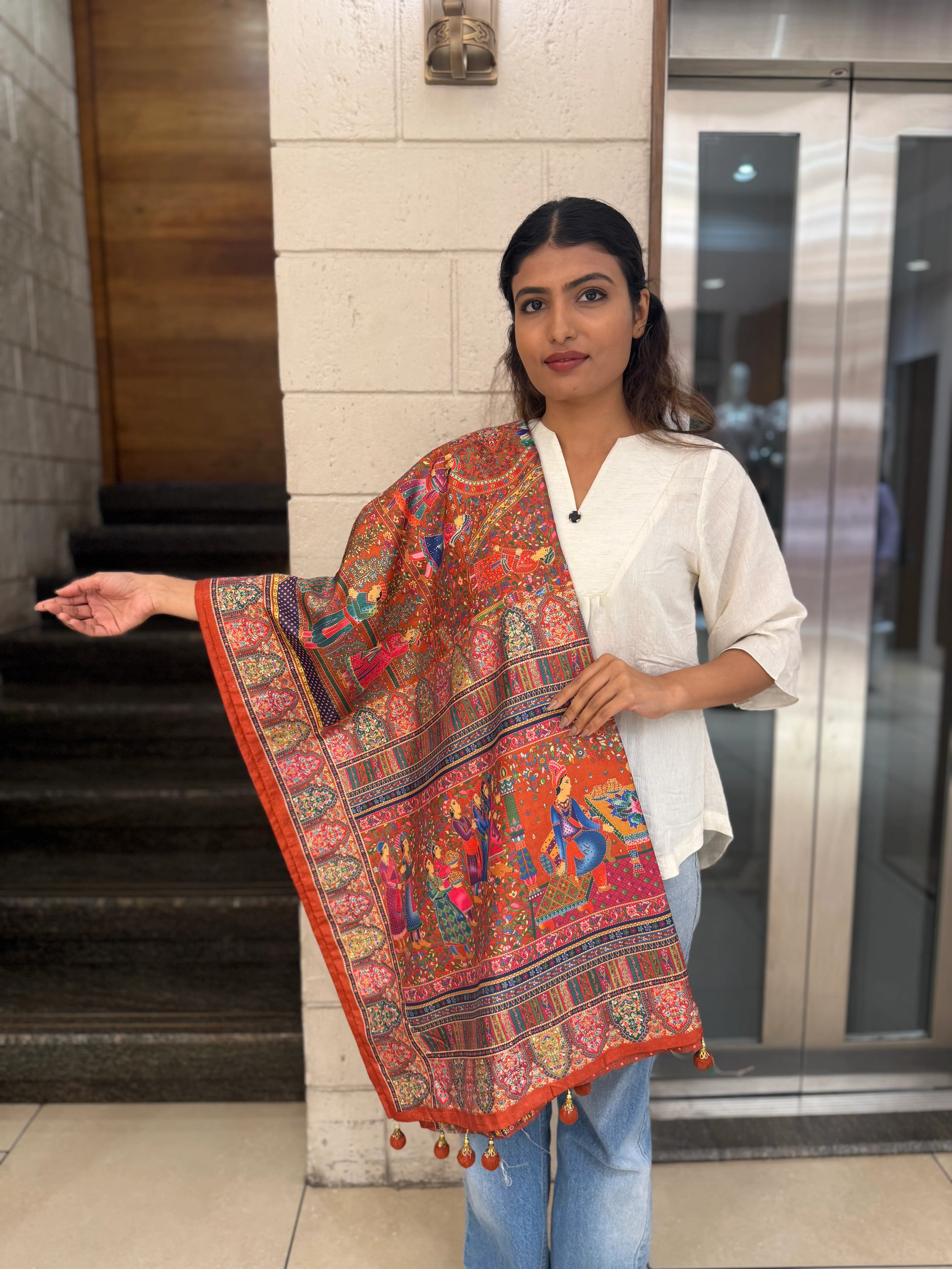 Royal Darbar Scene Patola Inspired Silk Saree with Traditional Heritage Weaving - Image 18