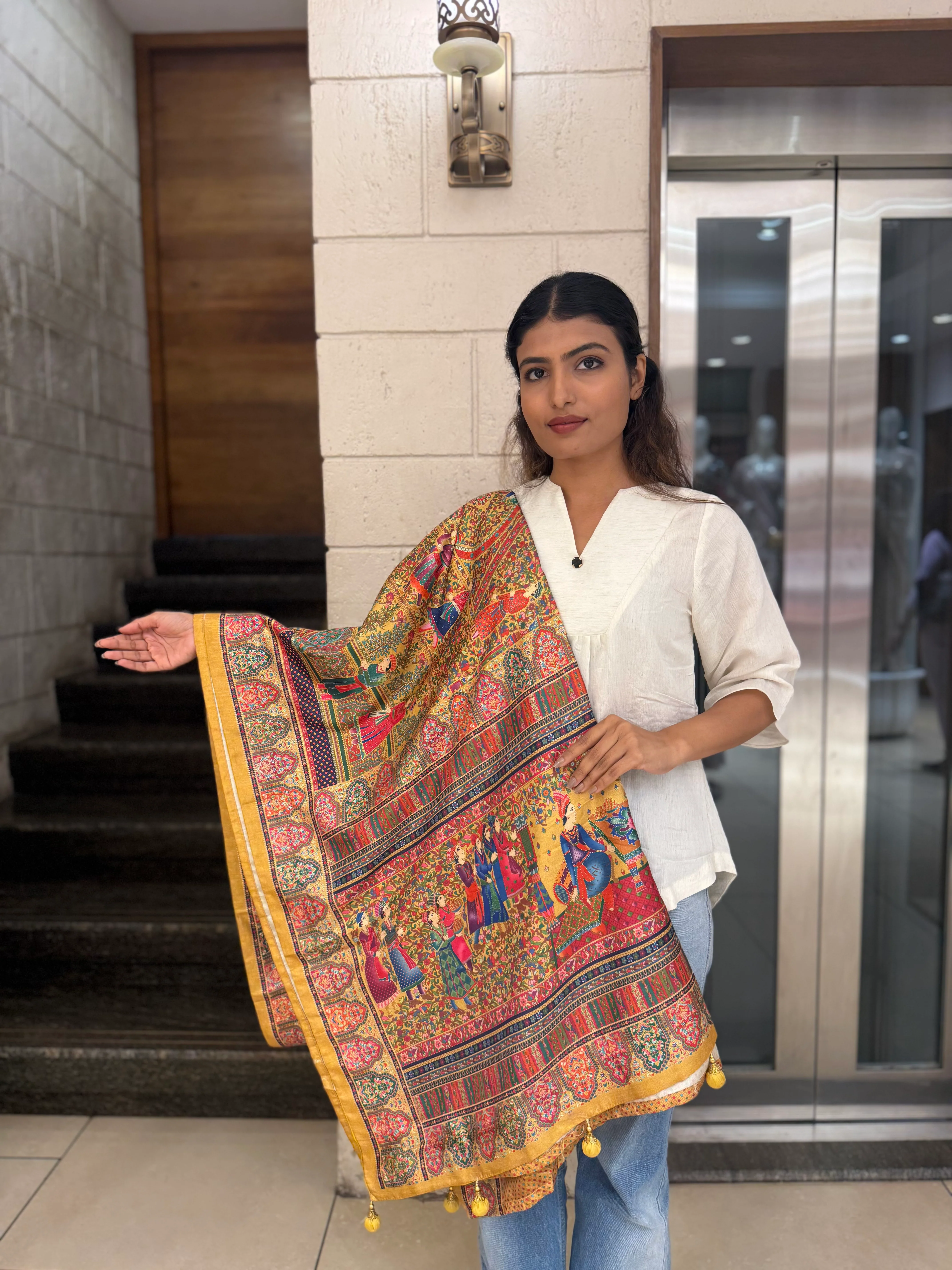 Royal Darbar Scene Patola Inspired Silk Saree with Traditional Heritage Weaving - Image 22