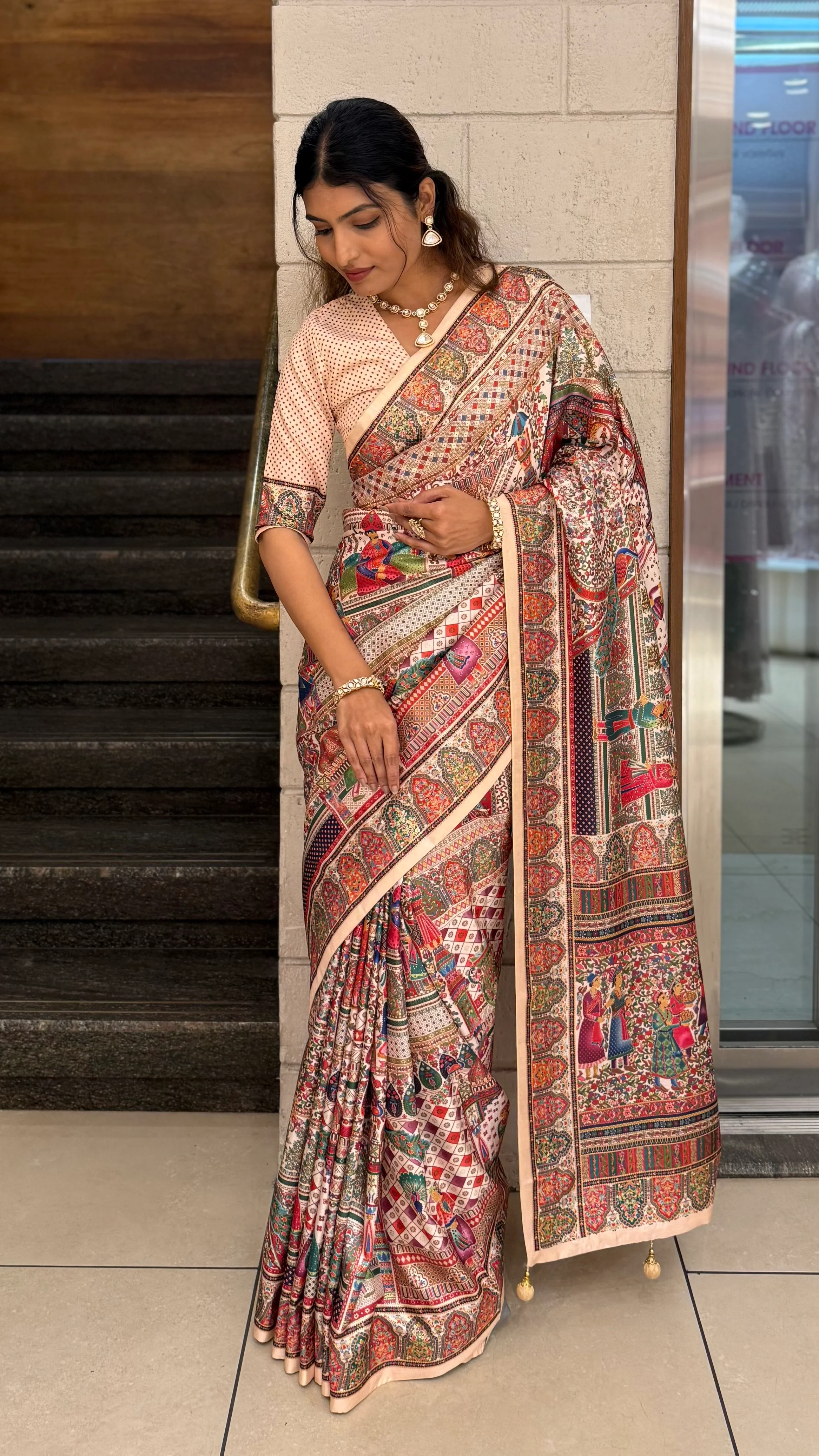 Royal Darbar Scene Patola Inspired Silk Saree with Traditional Heritage Weaving - Image 3