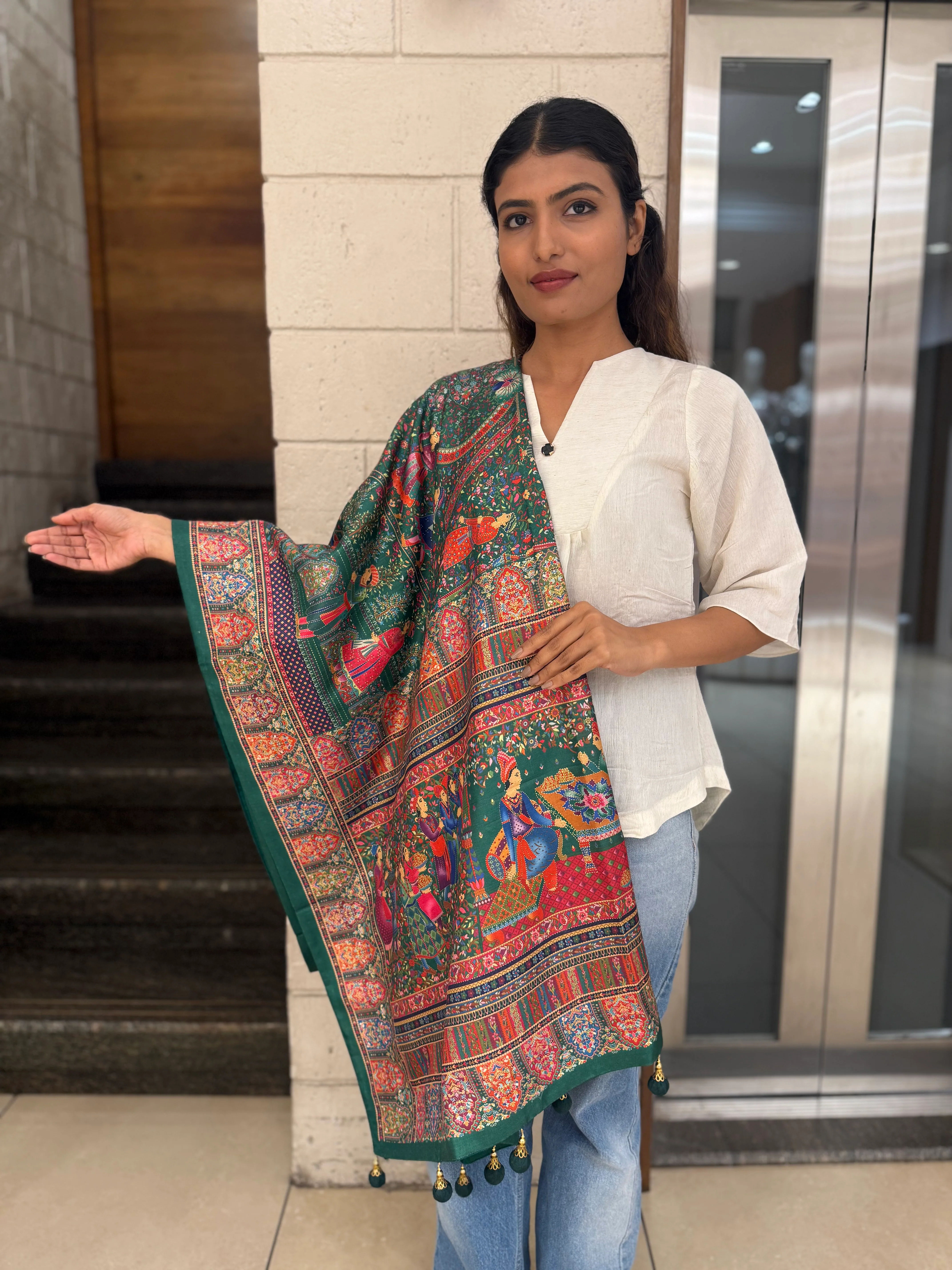 Royal Darbar Scene Patola Inspired Silk Saree with Traditional Heritage Weaving - Image 30