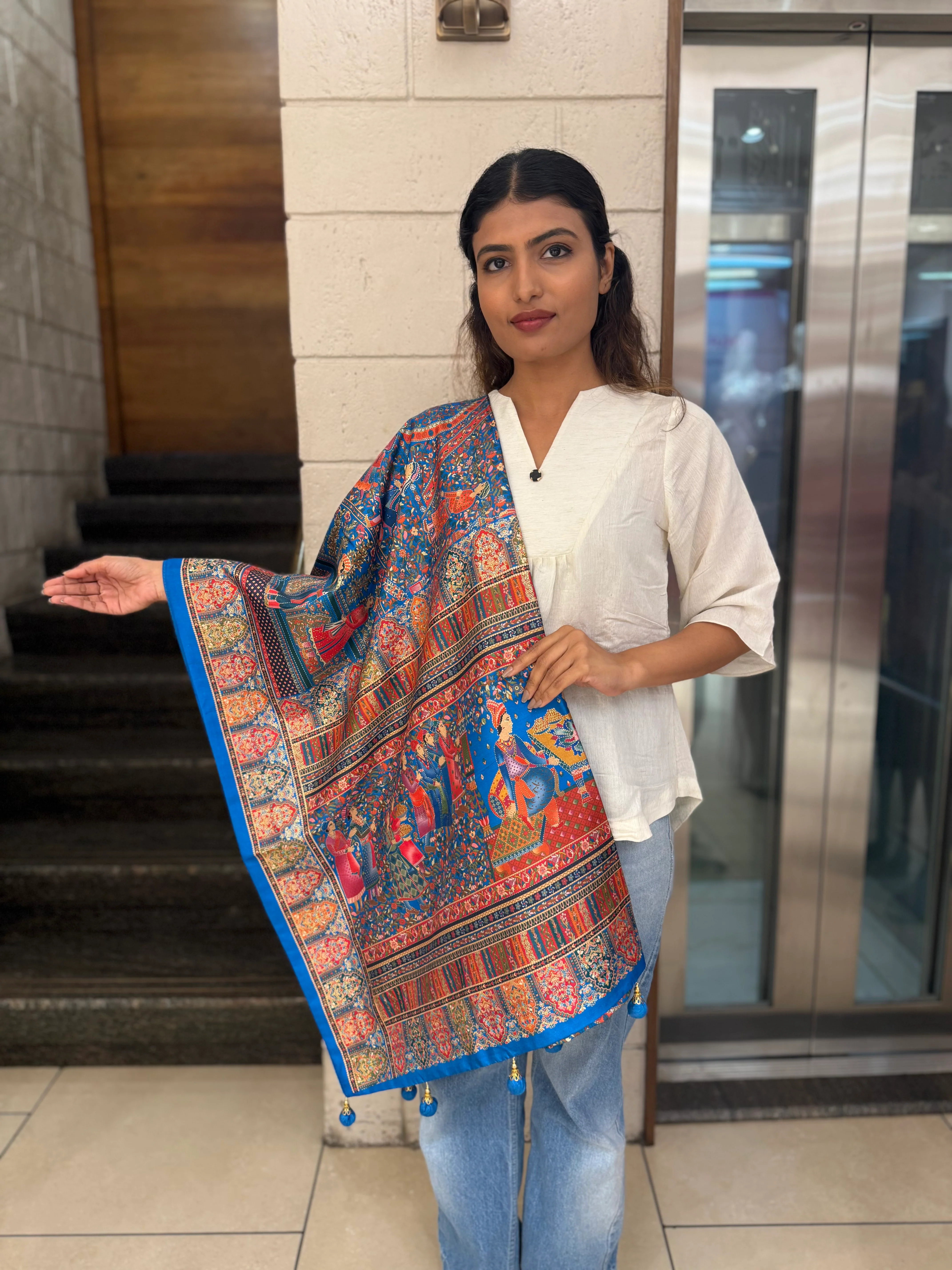Royal Darbar Scene Patola Inspired Silk Saree with Traditional Heritage Weaving - Image 34