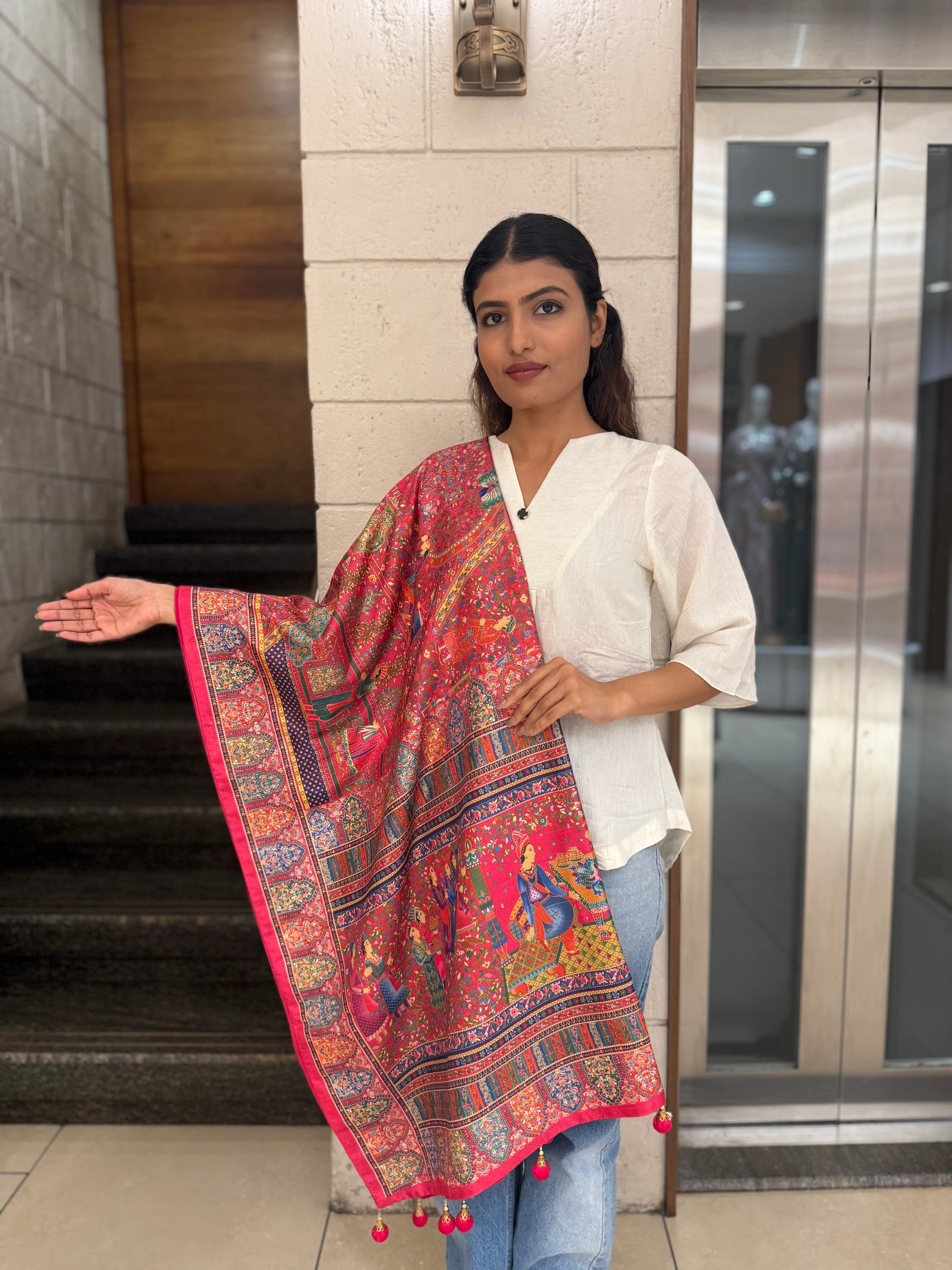 Royal Darbar Scene Patola Inspired Silk Saree with Traditional Heritage Weaving - Image 38