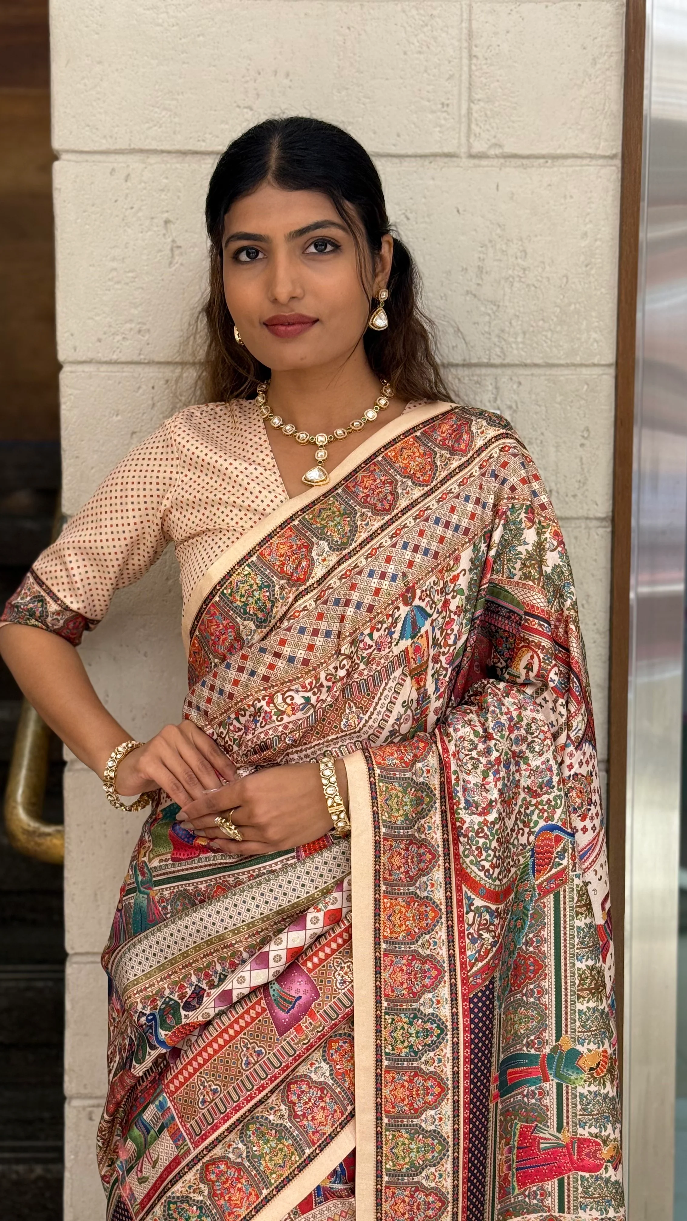 Royal Darbar Scene Patola Inspired Silk Saree with Traditional Heritage Weaving - Image 4