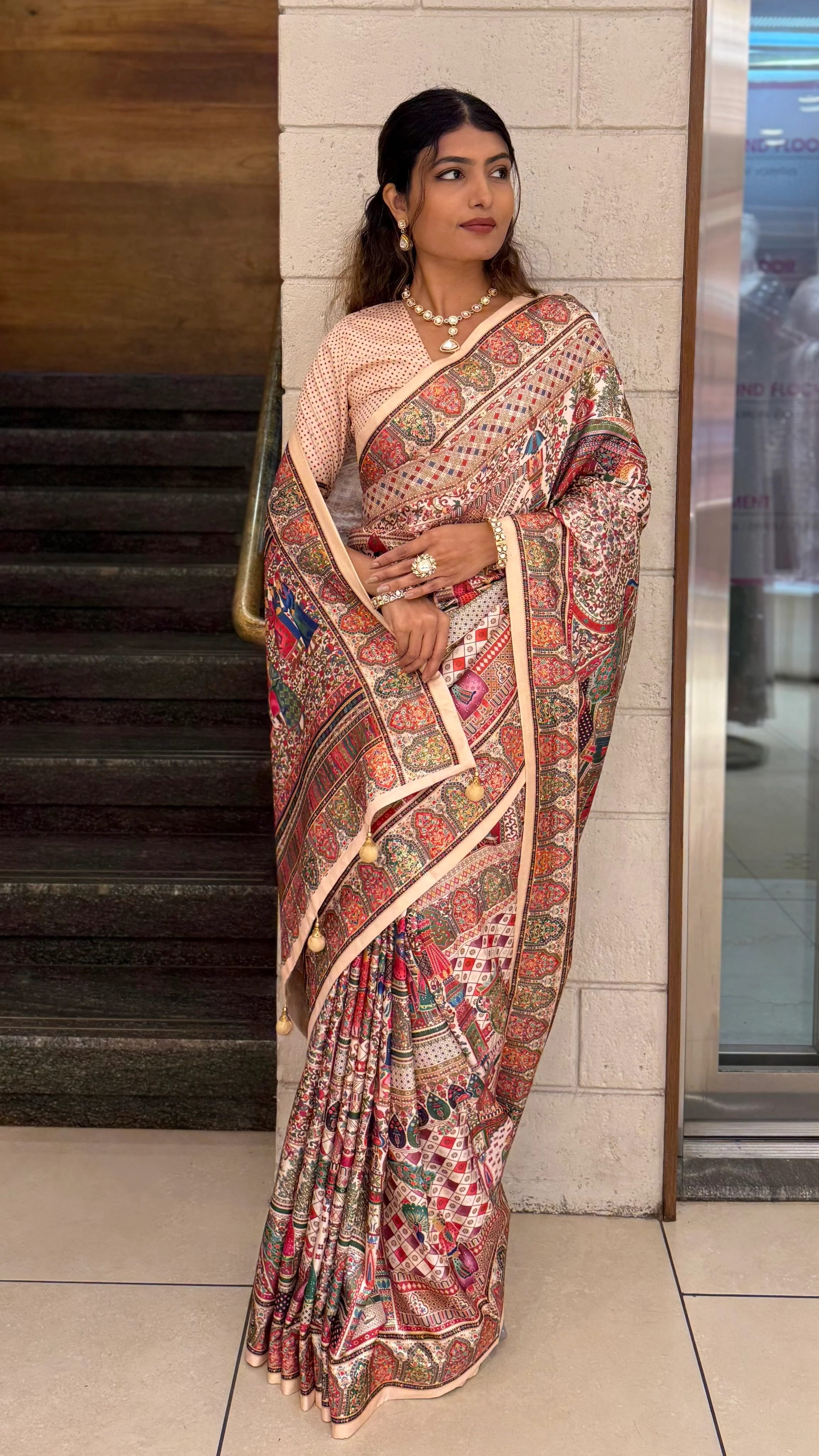 Royal Darbar Scene Patola Inspired Silk Saree with Traditional Heritage Weaving - Image 5