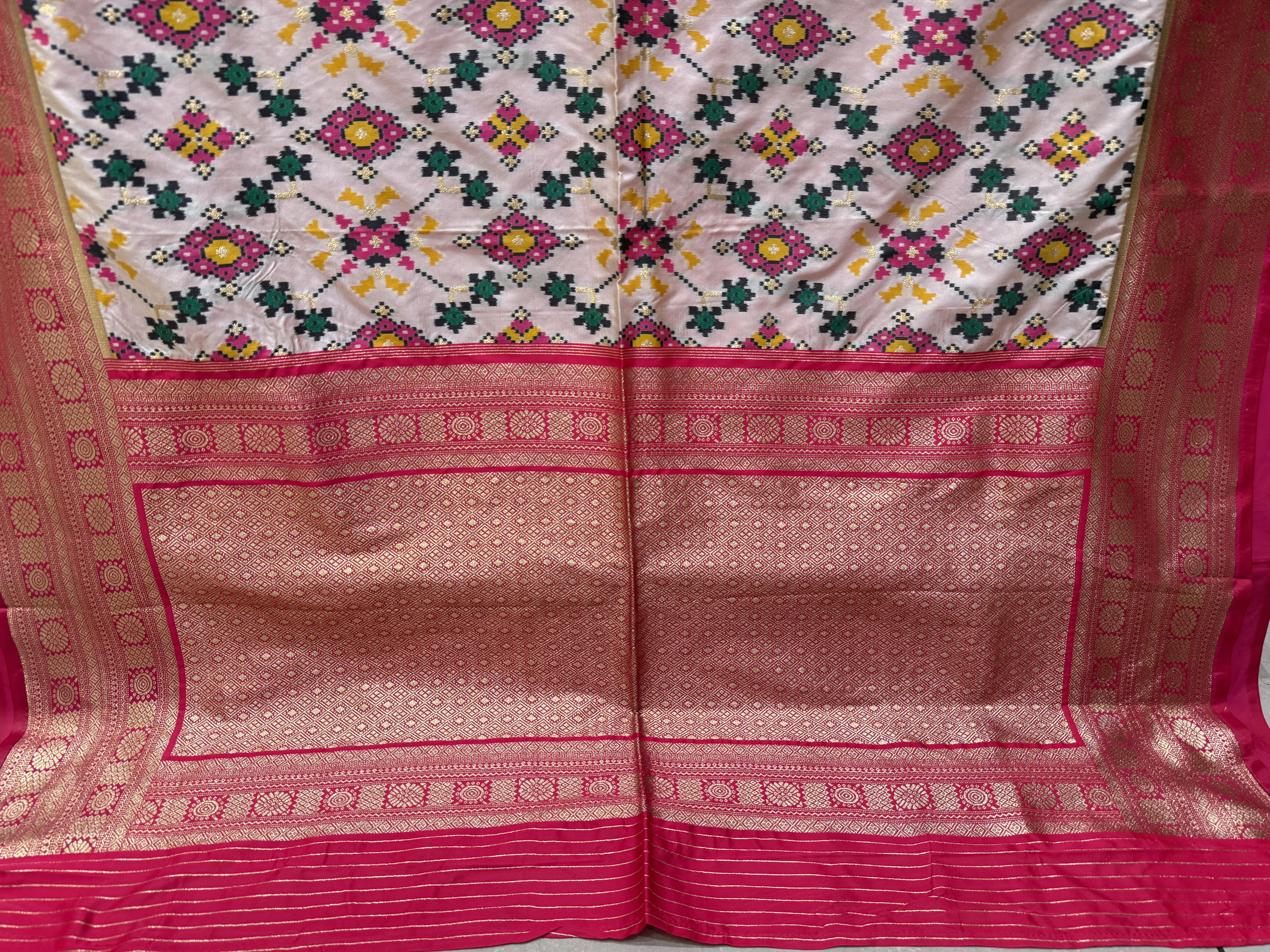 Royal Pink Chowkdi Bhat Patola Saree with Phool Motifs – Double Ikat Inspired Weaving - Image 4