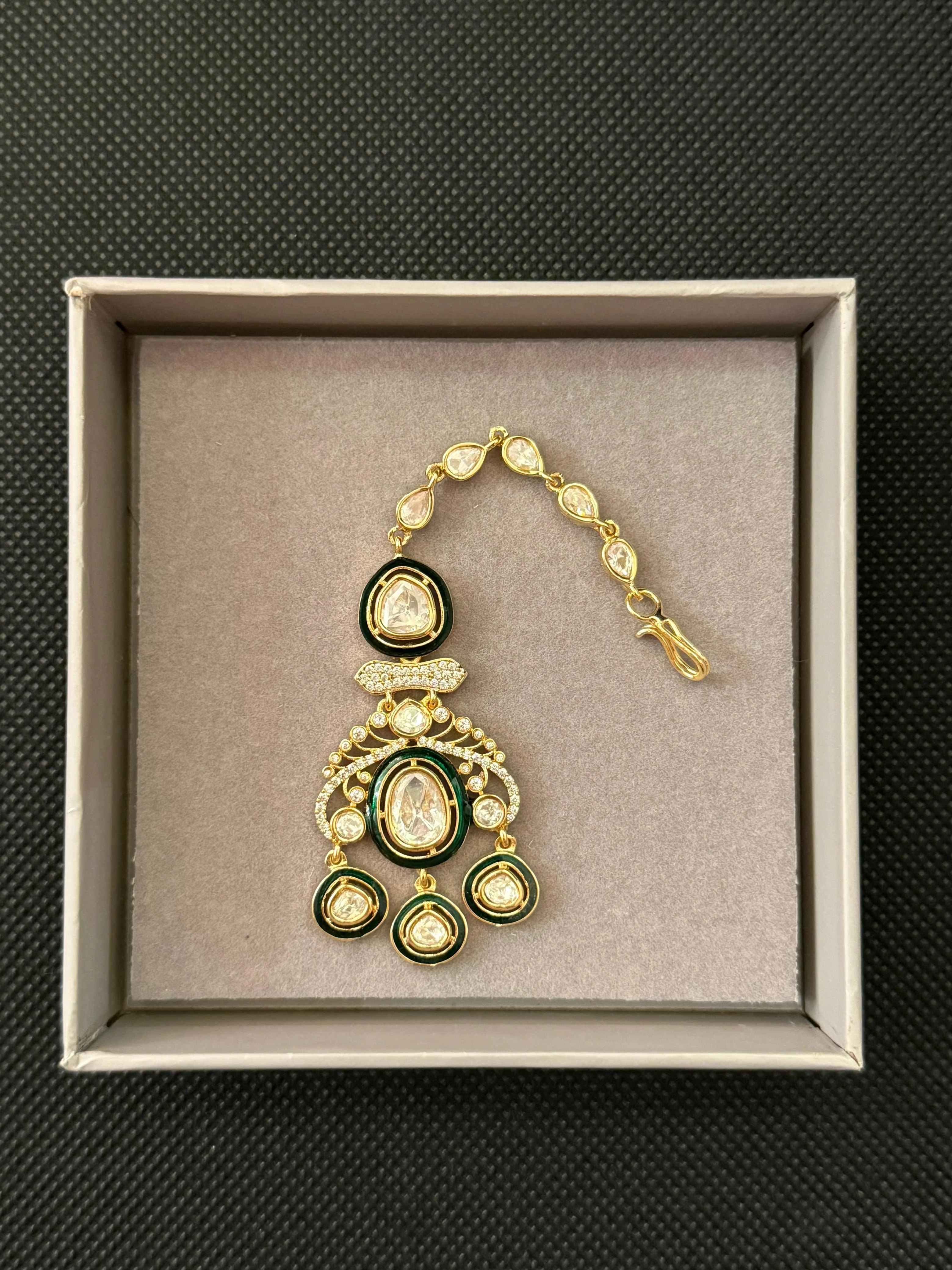 Royal Polki Kundan Necklace Set with Enamel Green Detailing & Matching Maang Tikka - Image 3