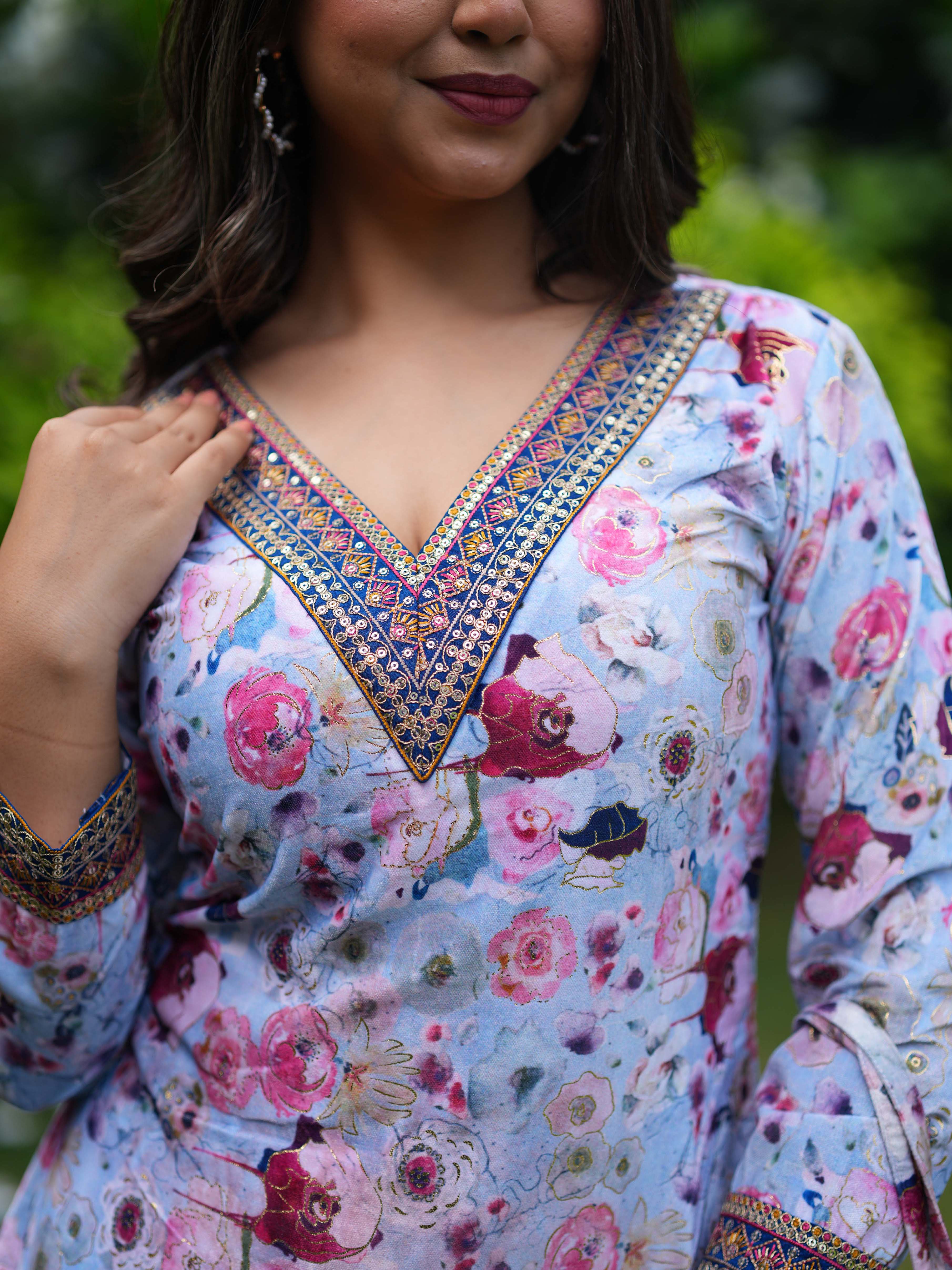 Soft Blue Floral Kurta-Pant Set with Coordinated Handbag - Image 4