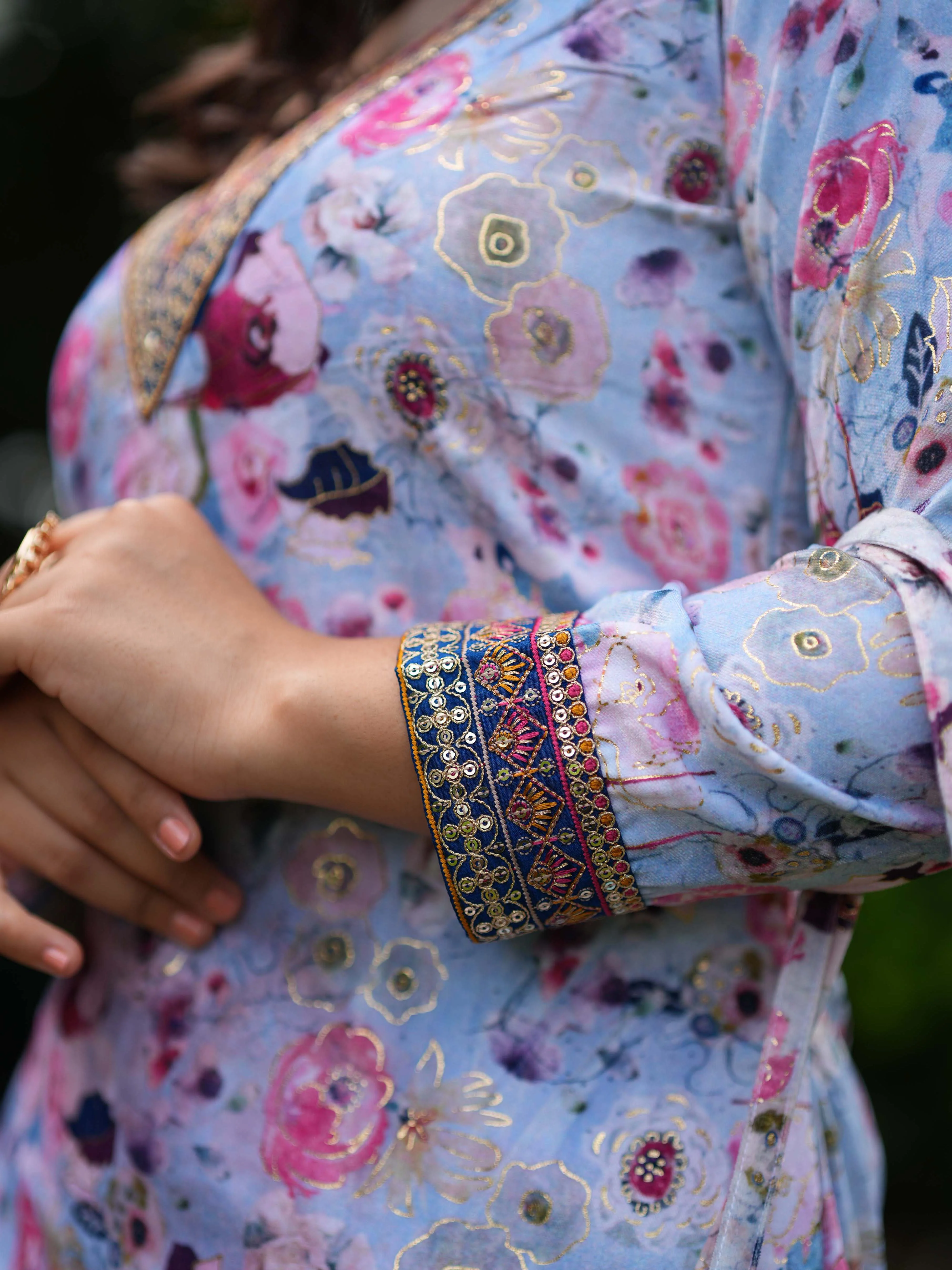 Soft Blue Floral Kurta-Pant Set with Coordinated Handbag - Image 5