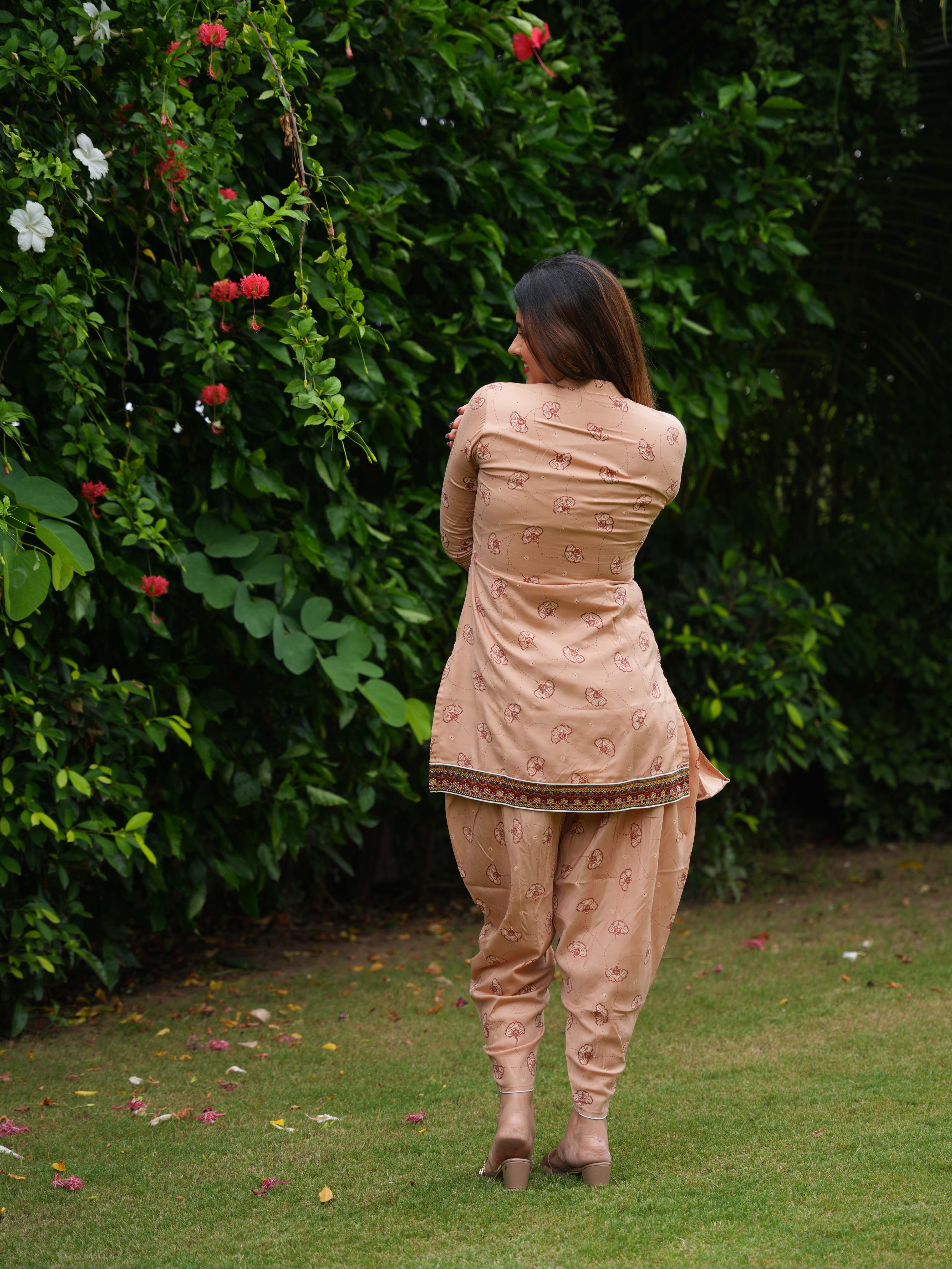 Star Light Pink Printed Cotton Kurta-Pant Set with Matching Handbag - Image 2