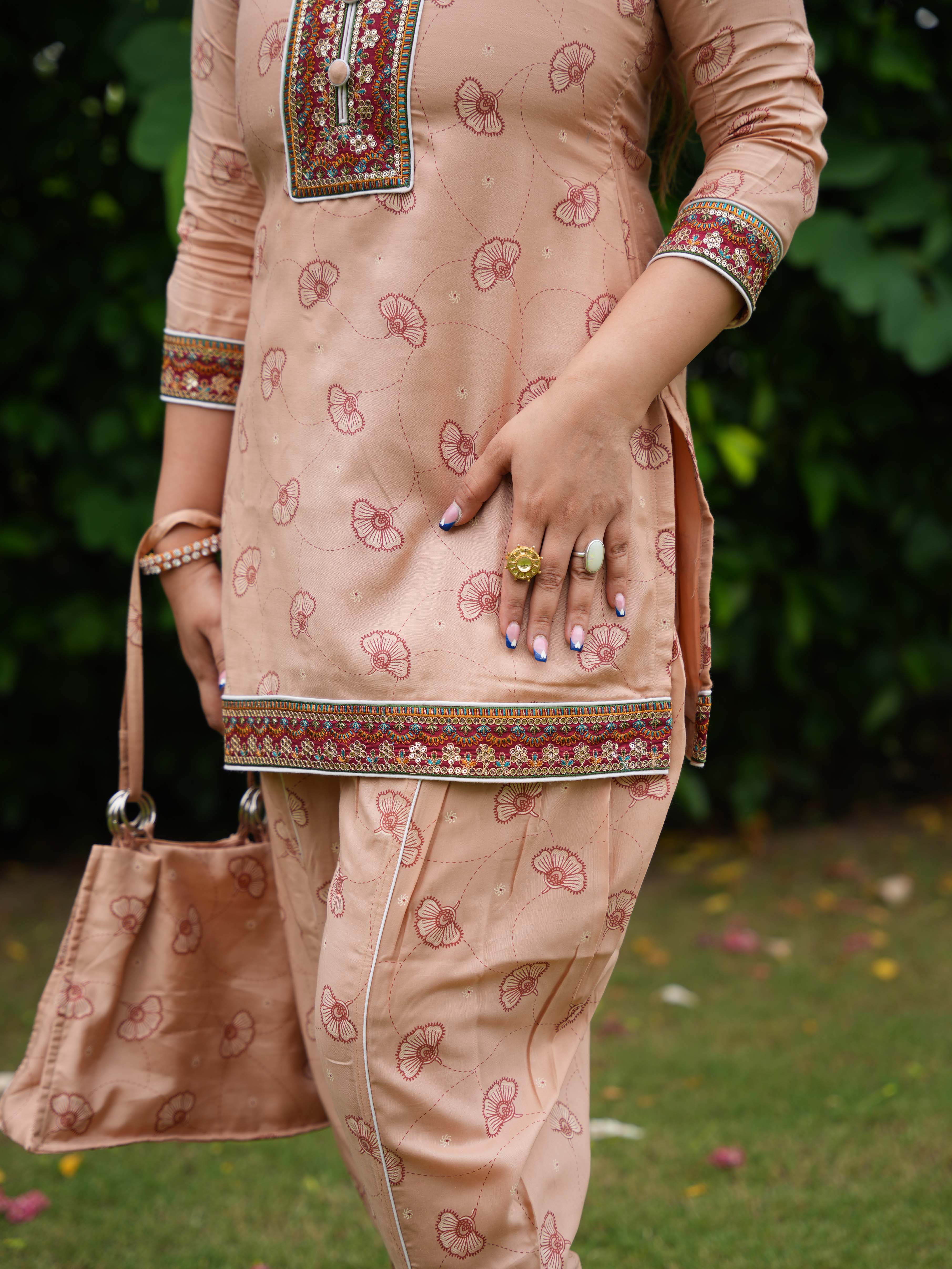 Star Light Pink Printed Cotton Kurta-Pant Set with Matching Handbag - Image 5
