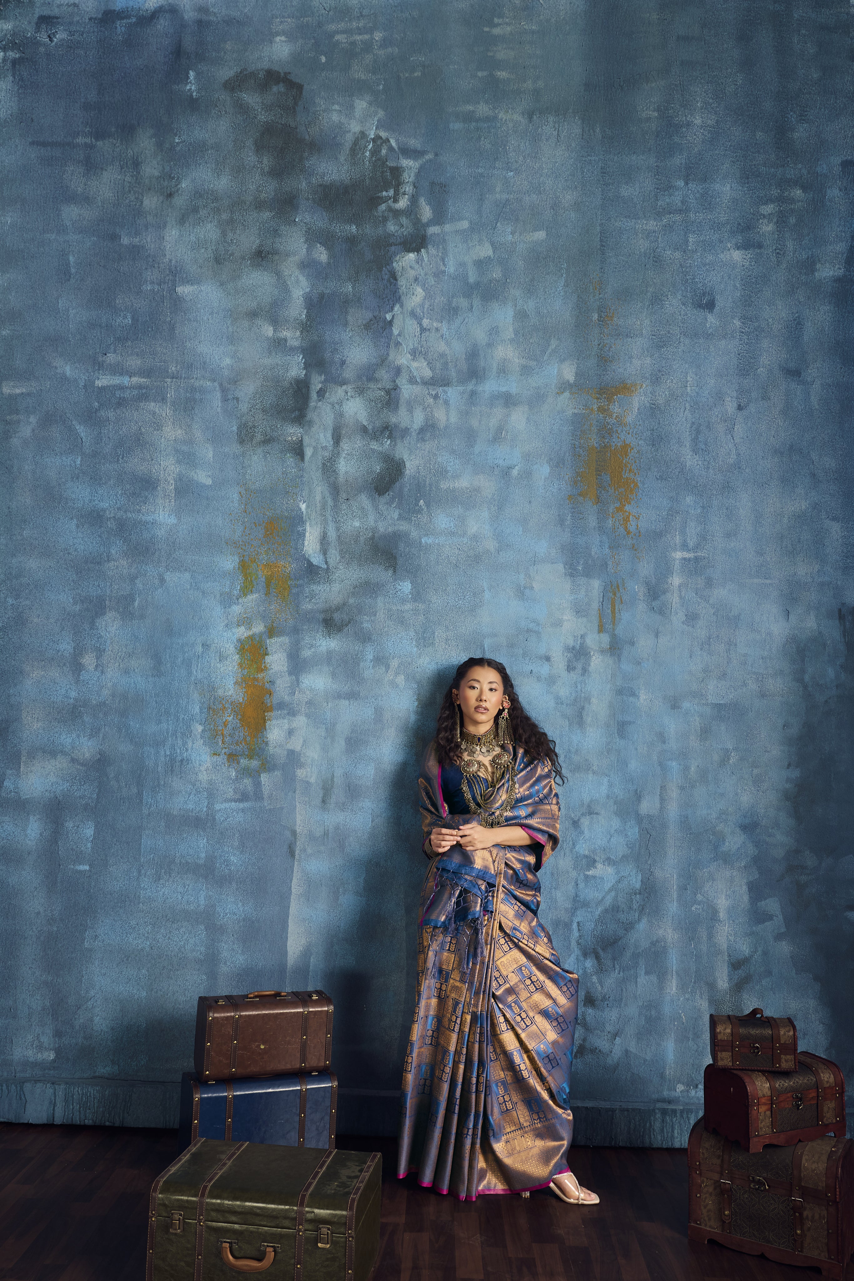 Steel Blue Handloom Silk Saree with Antique Gold Zari Weaving - Image 4