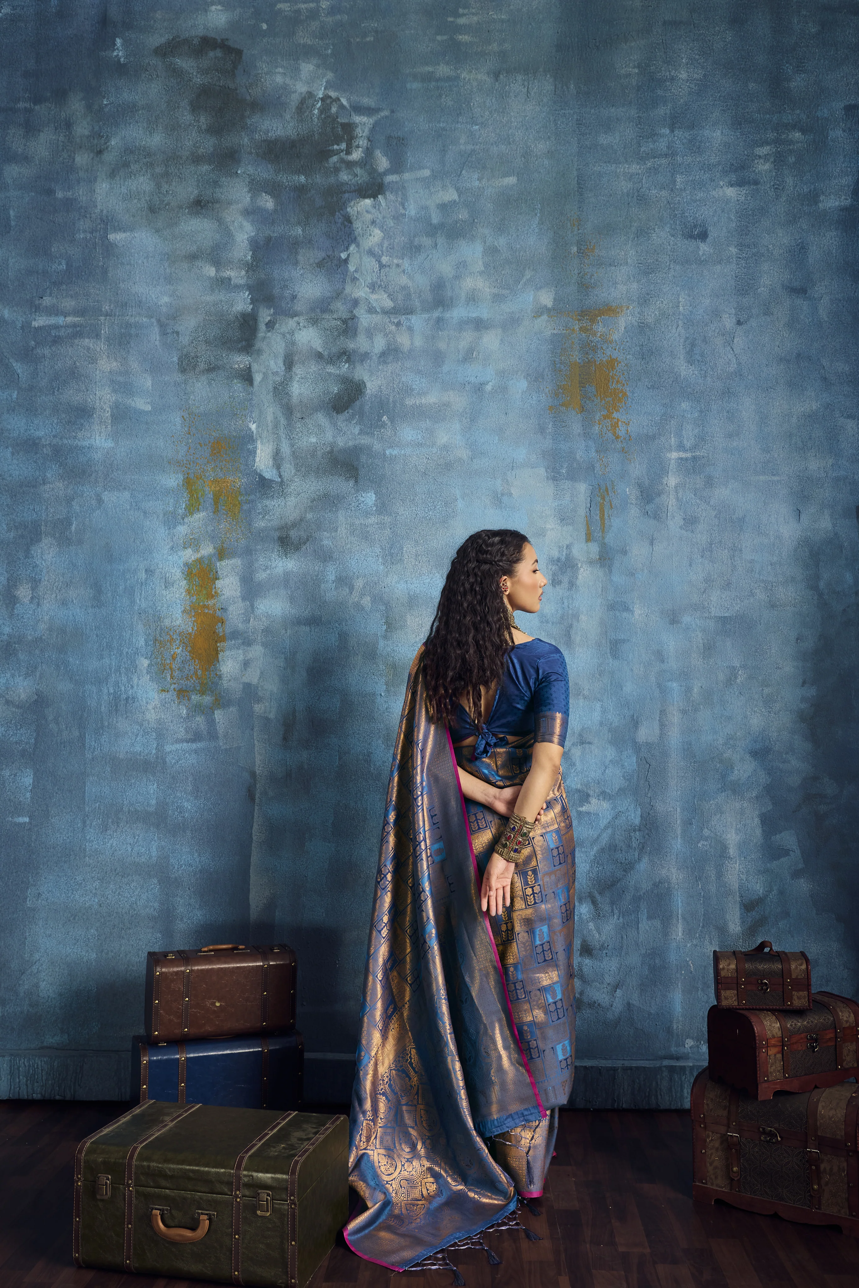 Steel Blue Handloom Silk Saree with Antique Gold Zari Weaving - Image 6