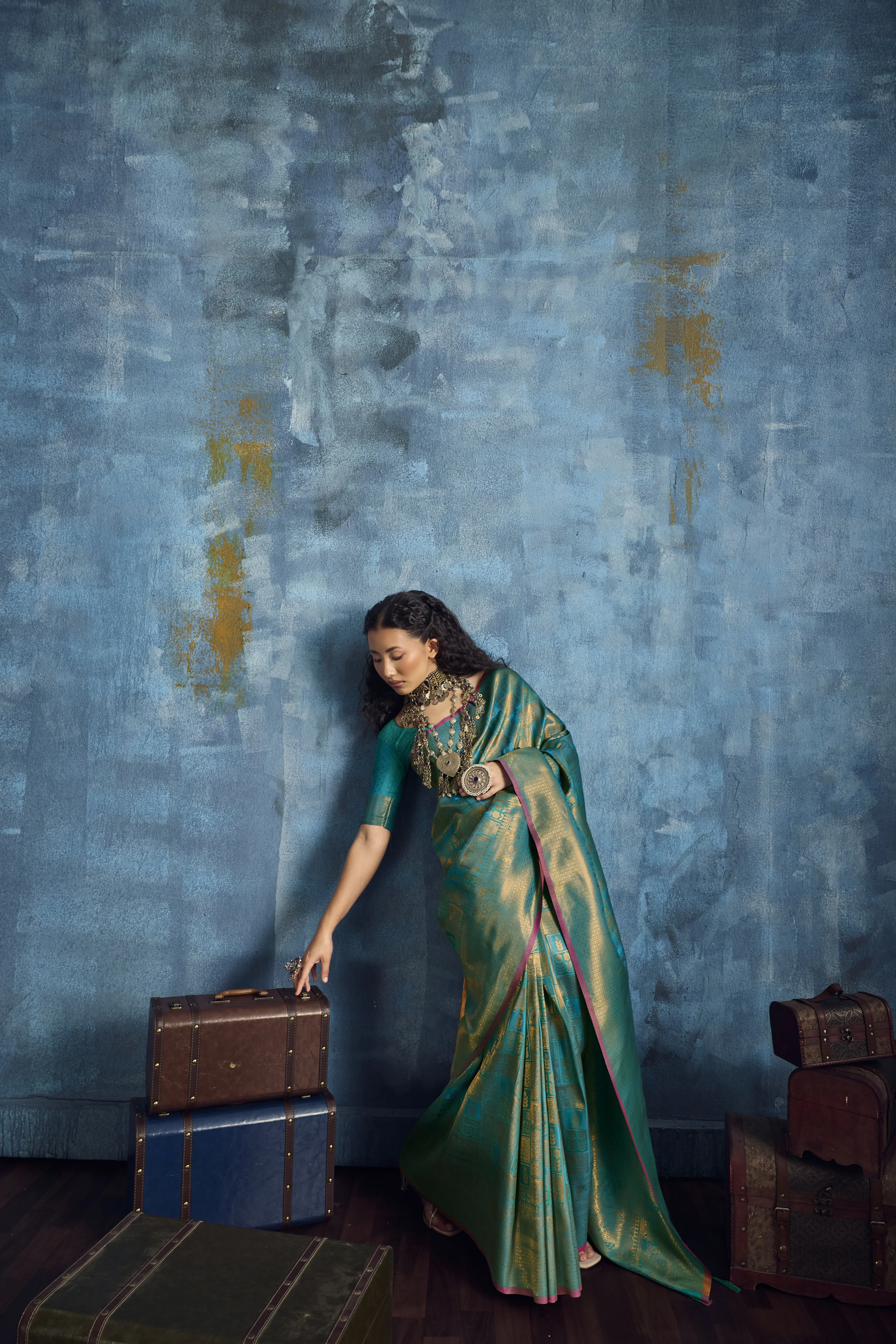 Teal Green Handloom Silk Saree with Gold Zari Weaving & Contrast Border - Image 2