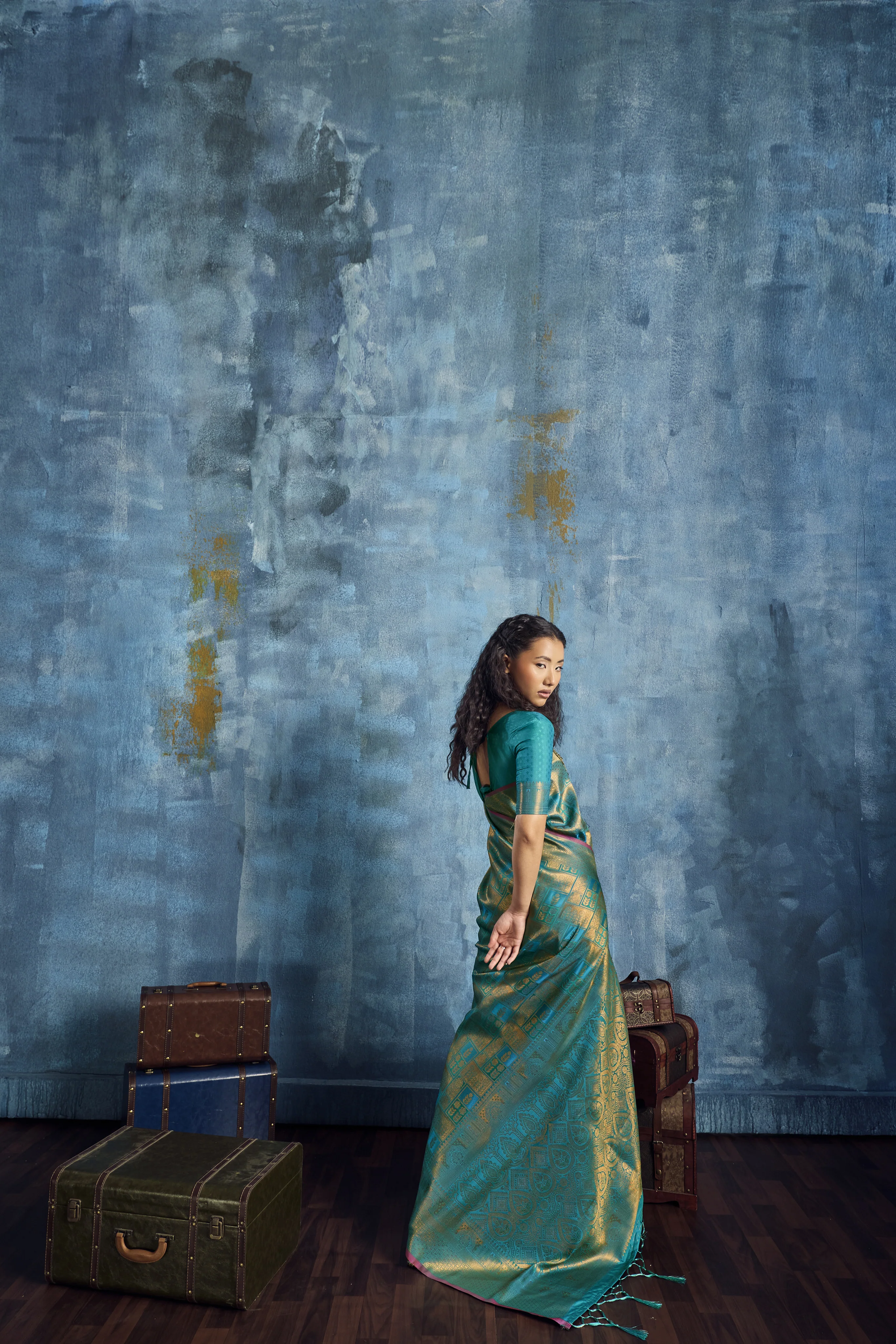 Teal Green Handloom Silk Saree with Gold Zari Weaving & Contrast Border - Image 3