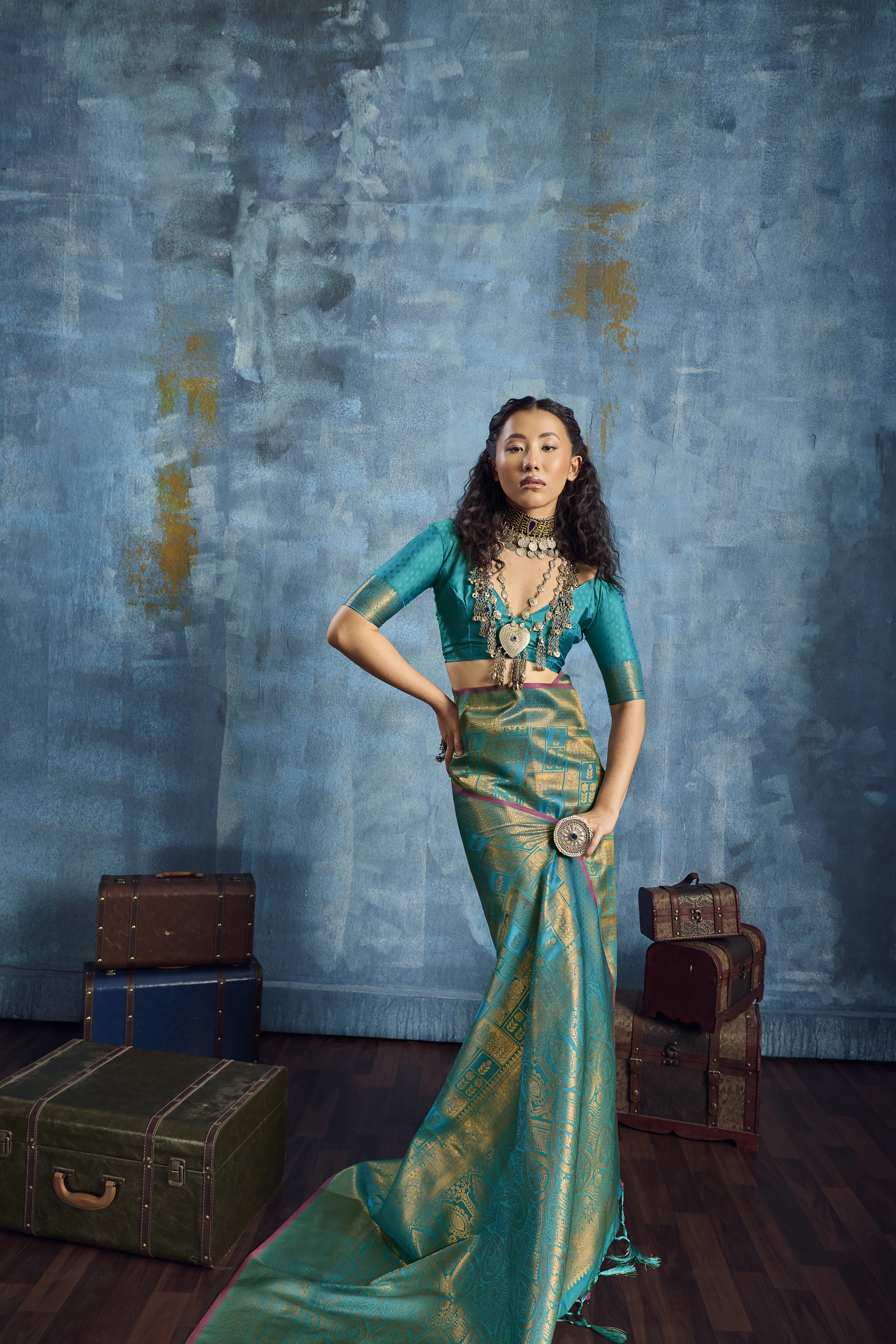 Teal Green Handloom Silk Saree with Gold Zari Weaving & Contrast Border - Image 4