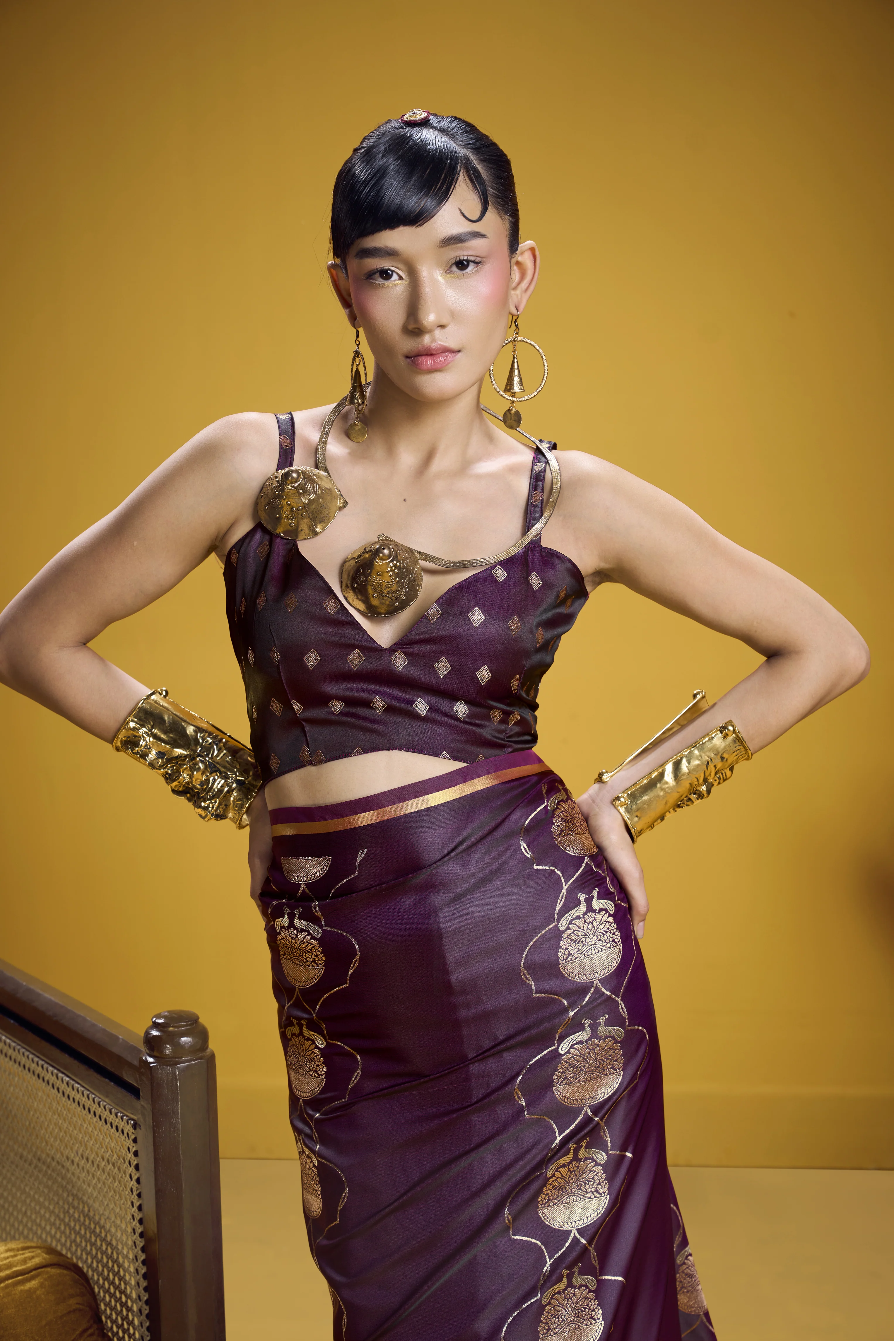 Wine Purple Satin Handloom Saree with Elegant Gold Woven Motifs - Image 5